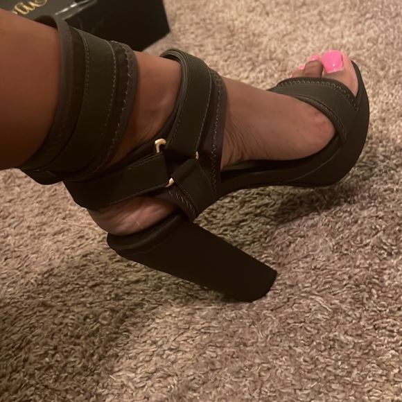 Fashion Nova "Liliana" Head in the Clouds Glamrock Military-style Platform Heels - Picture 3 of 16